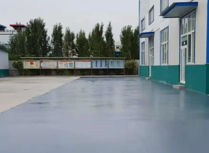 玉溪彩色路面喷涂翻新的材料对冬季